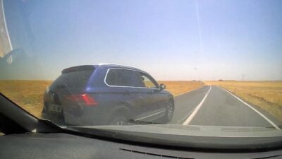 Diyarbakır’ın Sur ilçesinde çalışmalarını yürüten İHA muhabiri, muhtar ve yakınları