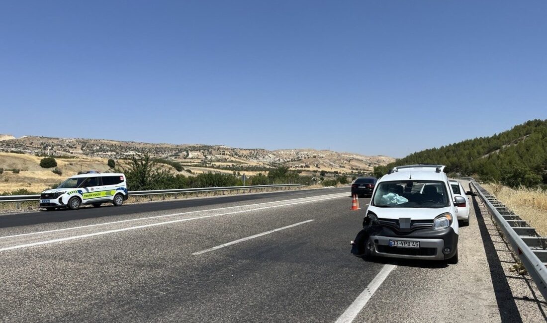 Besni ilçesine bağlı Taşlıyazı köyü yakınlarında meydana gelen trafik kazasında,