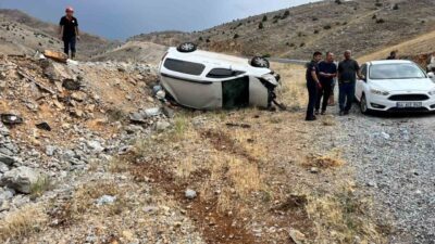 Adıyaman’ın Çelikhan ilçesinde meydana gelen trafik kazasında, hafif ticari aracın