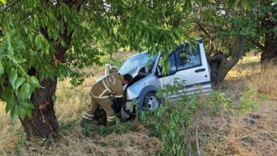 Isparta’nın Yalvaç ilçesinde meydana gelen bir trafik kazasında, hafif ticari