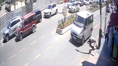 Karabük’te, bir yaya yolun karşısına geçmeye çalışırken hafif ticari araç