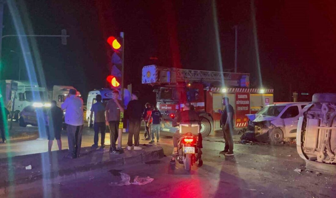 Sakarya’nın Akyazı ilçesinde meydana gelen trafik kazasında, bir hafif ticari