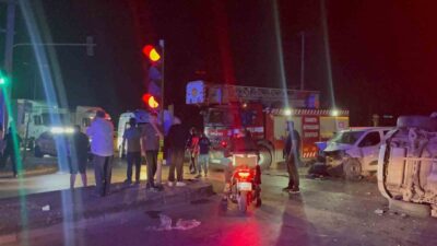 Sakarya’nın Akyazı ilçesinde meydana gelen trafik kazasında, bir hafif ticari