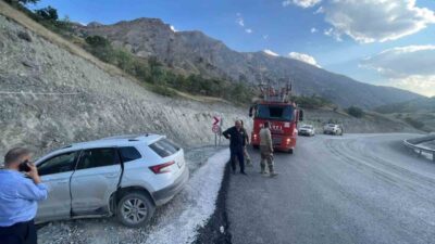 Hakkari-Van karayolunda meydana gelen bir trafik kazasında 3 kişi yaralandı.
