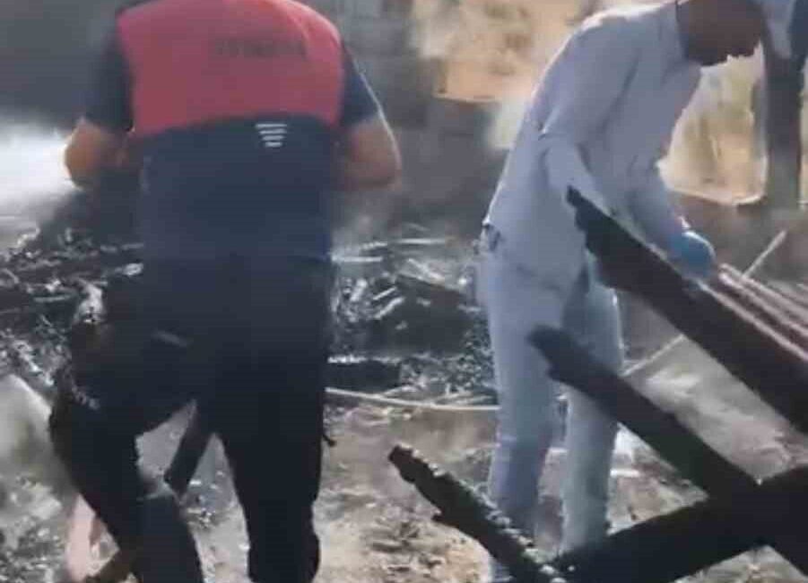 Hakkari’nın Yüksekova ilçesinde bulunan tek katlı bir ev, çıkan yangın