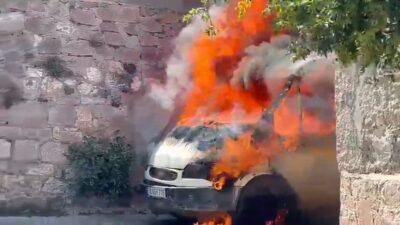 Ayvalık ilçesinde bulunan bir halı yıkama firmasına ait kamyonette, halı