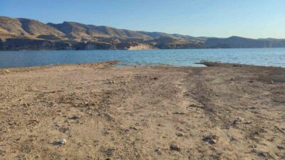 Hasankeyf ilçesine bağlı Batman’da, Ilısu Baraj Gölü havzasında bir kadının