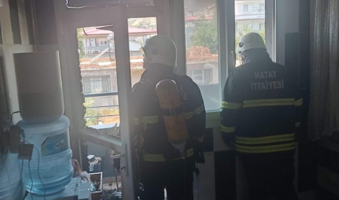 Hatay’ın Hassa ilçesinde meydana gelen ev yangını, yerel itfaiye ekiplerinin