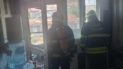 Hatay’ın Hassa ilçesinde meydana gelen ev yangını, yerel itfaiye ekiplerinin