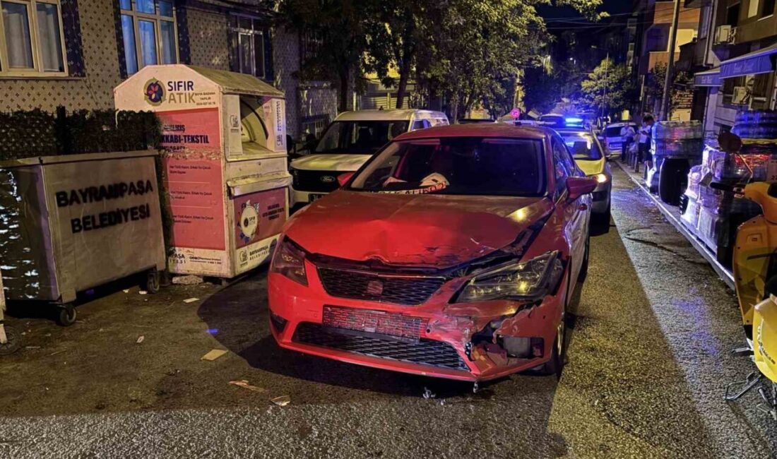 Bayrampaşa’da bir ambulans ile bir otomobilin çarpıştığı kaza sonucunda ambulans