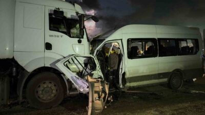 Hatay’da, Erzin-Ceyhan kara yolu Burnaz mevkiinde meydana gelen trafik kazasında,