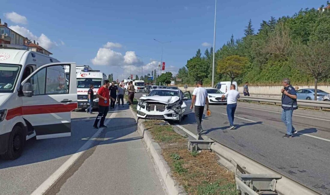 Havza ilçesinde meydana gelen zincirleme trafik kazasında 3 araç karıştı;