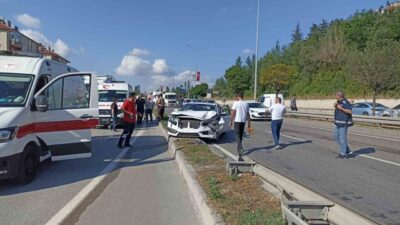 Havza ilçesinde meydana gelen zincirleme trafik kazasında 3 araç karıştı;
