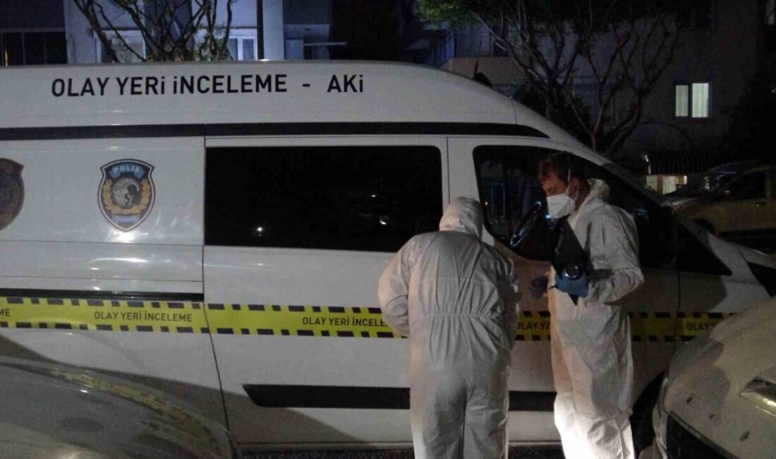 Antalya’da, 87 yaşındaki bir adamın komşuları, uzun süredir gazete almadığını