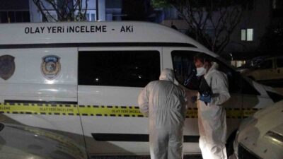 Antalya’da, 87 yaşındaki bir adamın komşuları, uzun süredir gazete almadığını