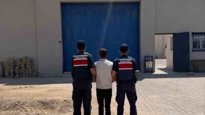 Afyonkarahisar’ın merkezinde, hırsızlık suçundan 10 yıl hapis cezasıyla aranan bir