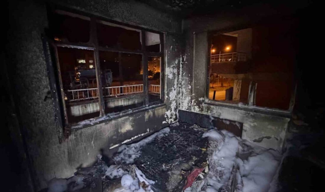 Artvin’in Hopa ilçesinde bir binanın üst katında çıkan yangın sonrasında