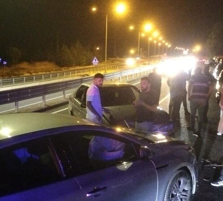 Safranbolu ilçesinde meydana gelen trafik kazasında, iki otomobil çarpıştı ve