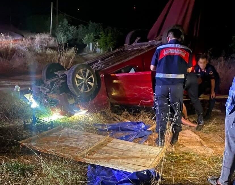 İnegöl ilçesinde otomobilin şarampole yuvarlanması sonucu meydana gelen kazada 3