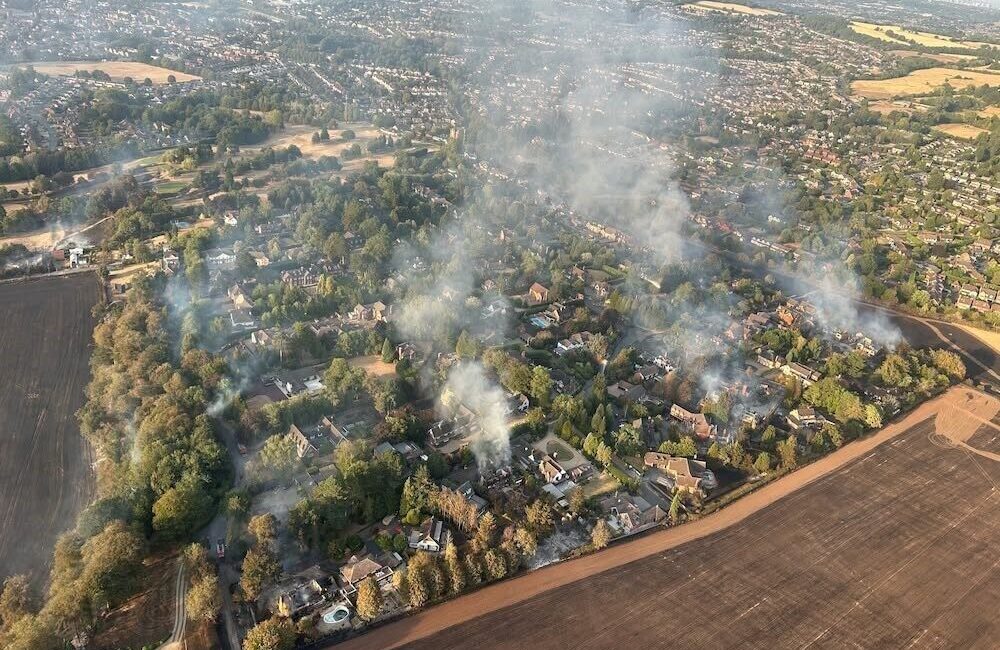 West Midlands bölgesinde çıkan yangının etkisiyle 19 ev tamamen yıkıldı,