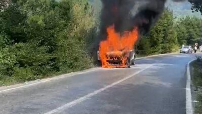 Bartın’ın Gürgenpınarı mevkiinde seyir halindeki bir otomobil, henüz bilinmeyen bir