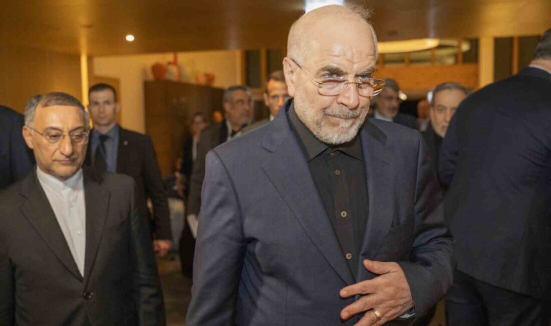 İran Meclis Başkanı Muhammed Bakır Galibaf, meclis oturumunda, ABD ile