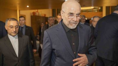 İran Meclis Başkanı Muhammed Bakır Galibaf, meclis oturumunda, ABD ile