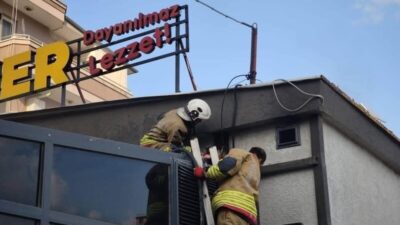 Hatay’ın İskenderun ilçesinde bir dönerciye çıkan yangın, itfaiye ekiplerinin hızlı