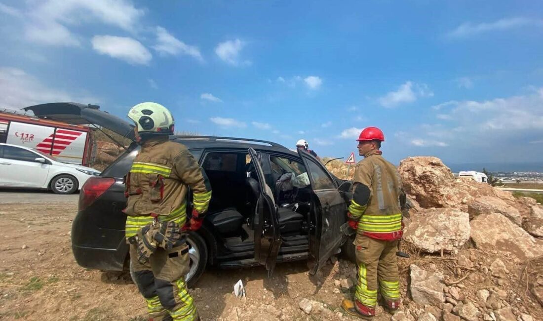 Hatay’ın İskenderun ilçesinde meydana gelen trafik kazasında, bir otomobil kontrolden