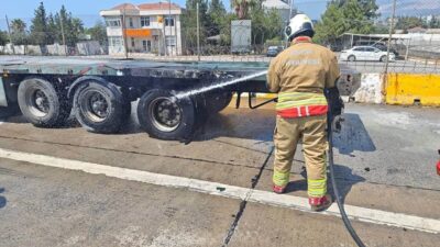 Hatay’da bulunan ve seyir halinde olan bir tırın lastiğinden yükselen