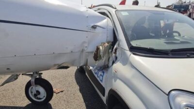 Milano Linate Havalimanı’nda bir özel jetin pistte ilerlediği sırada yer