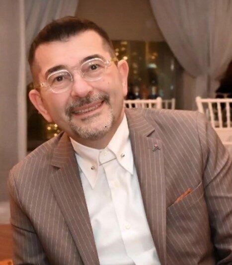 İtalyan asıllı ve uzun yıllar İstanbul’daki İtalyan liselerinde öğretmenlik yapmış