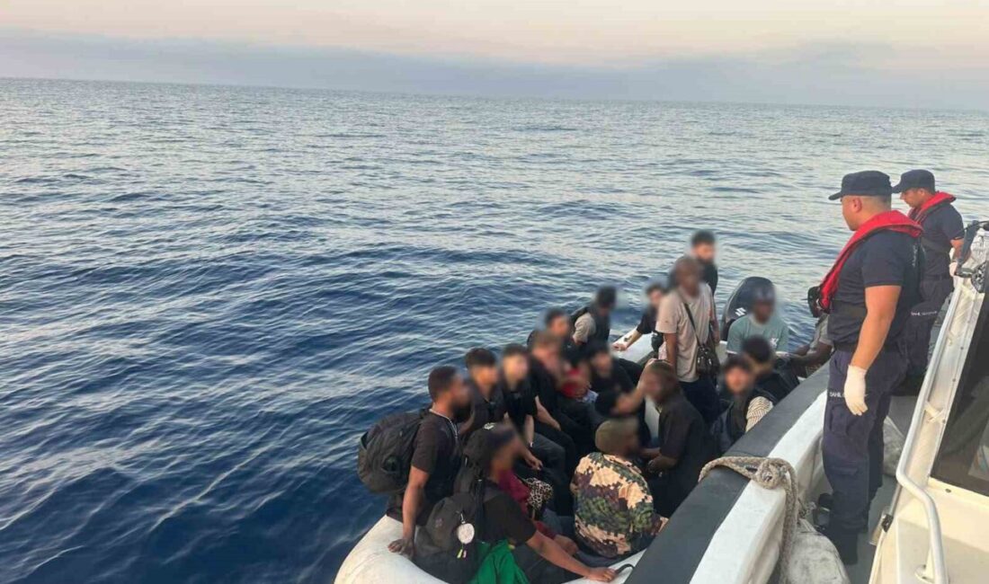 İzmir’in Foça ve Menderes ilçelerinde Sahil Güvenlik ekipleri tarafından gerçekleştirilen