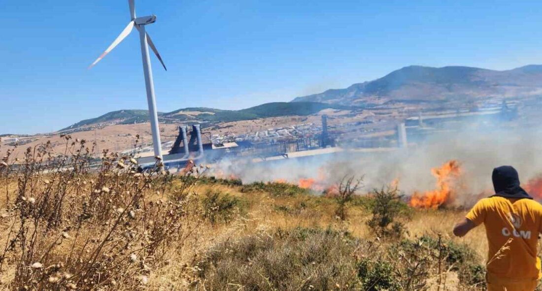İzmir’in Aliağa ilçesindeki fabrikalar bölgesinde çıkan yangın, hızlı müdahale sayesinde