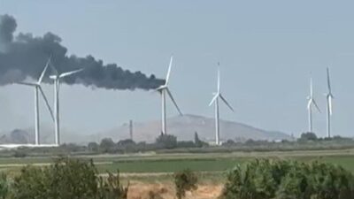 Bir rüzgar türbininde çıkan yangın sonucu, İzmir’in Bergama ilçesinde bulunan