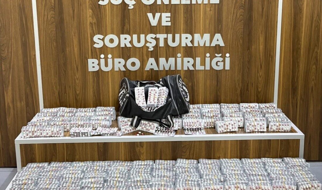 İzmir’in Gaziemir ilçesinde polis ekipleri, uyuşturucu nitelikli hap bulundurduğu iddia