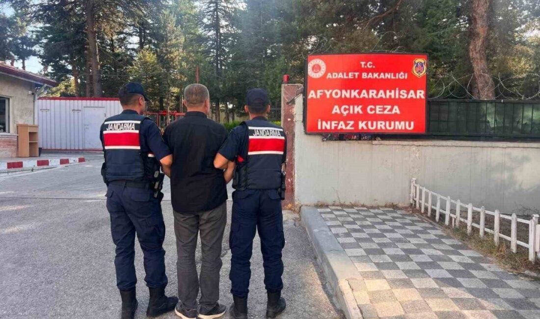 Afyonkarahisar’da Jandarma tarafından gerçekleştirilen operasyonda aranan 40 kişi yakalandı. Afyonkarahisar