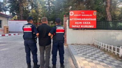 Afyonkarahisar’da Jandarma tarafından gerçekleştirilen operasyonda aranan 40 kişi yakalandı. Afyonkarahisar