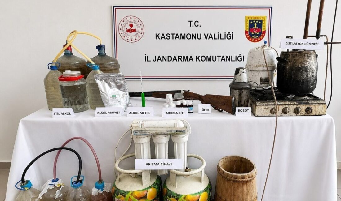 Kastamonu ilinde Jandarma ekipleri tarafından düzenlenen kaçakçılık operasyonlarında, 50 litre