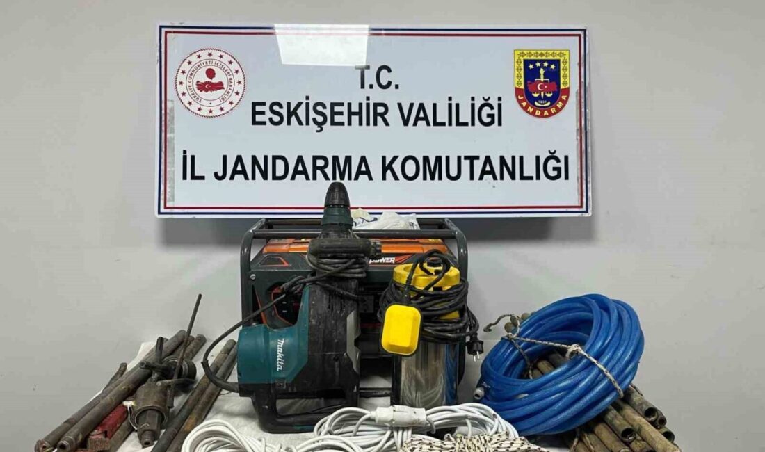 Eskişehir’de, Jandarma ekipleri tarafından gerçekleştirilen operasyonda, 5 kişi kaçak kazı