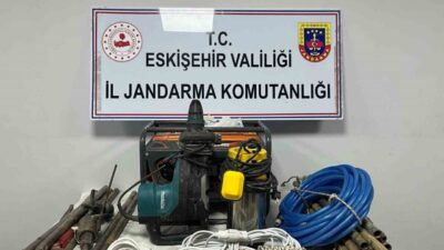Eskişehir’de, Jandarma ekipleri tarafından gerçekleştirilen operasyonda, 5 kişi kaçak kazı