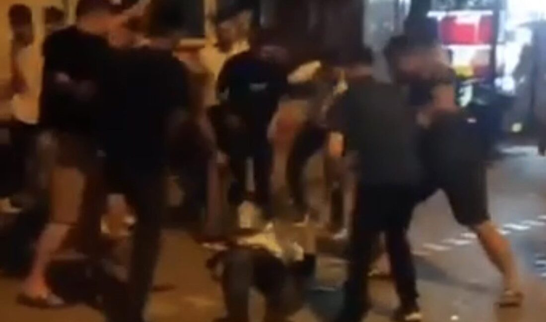 Bursa’nın Mustafakemalpaşa ilçesinde, iddiaya göre bir kadına saldıran bir adam,
