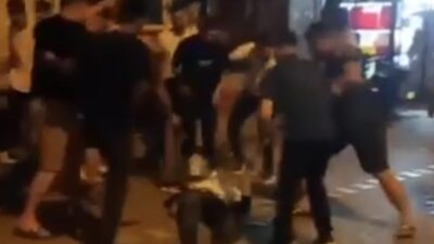 Bursa’nın Mustafakemalpaşa ilçesinde, iddiaya göre bir kadına saldıran bir adam,