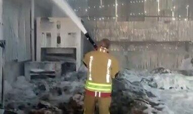 Kahramanmaraş’ta bulunan bir tekstil fabrikasında meydana gelen yangın, itfaiye ekiplerinin