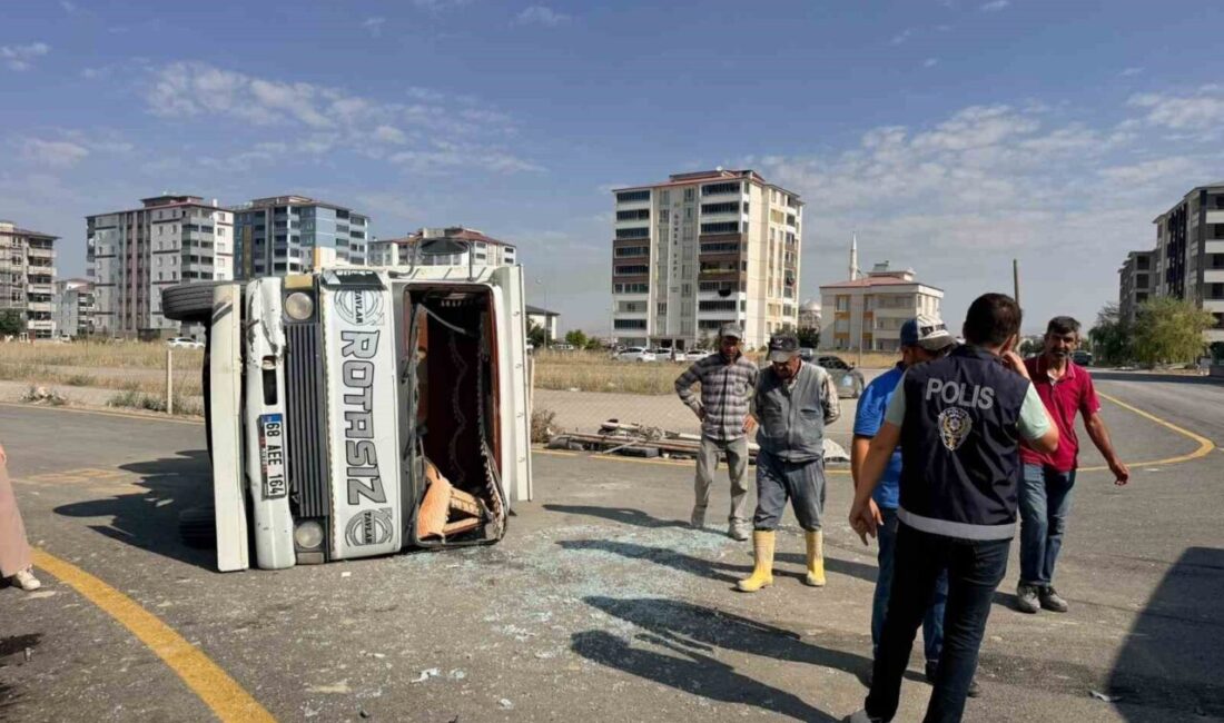 Kahramanmaraş’ta meydana gelen trafik kazasında kamyon ile minibüs çarpıştı ve