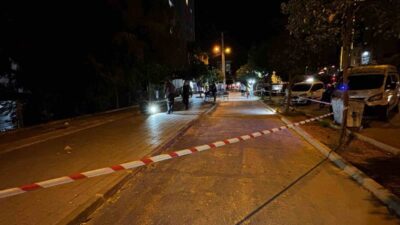 Adana’da, Dadaoğlu Mahallesi’nde kaldırımda yürüyen bir kişi, kimliği belirlenemeyen bir