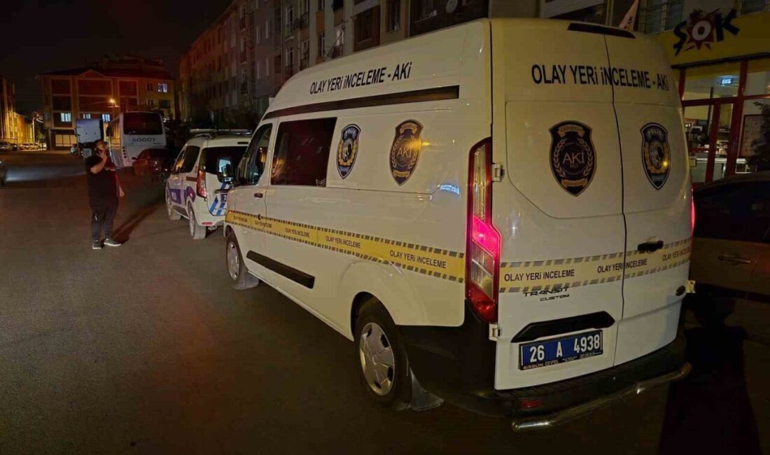 Eskişehir’de 55 yaşındaki bir kişi, ambulansta hastaneye götürülürken kalp krizi