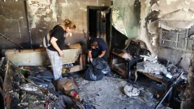 Hatay’da bir apartman dairesinde meydana gelen patlamalar sonucu çıkan yangında