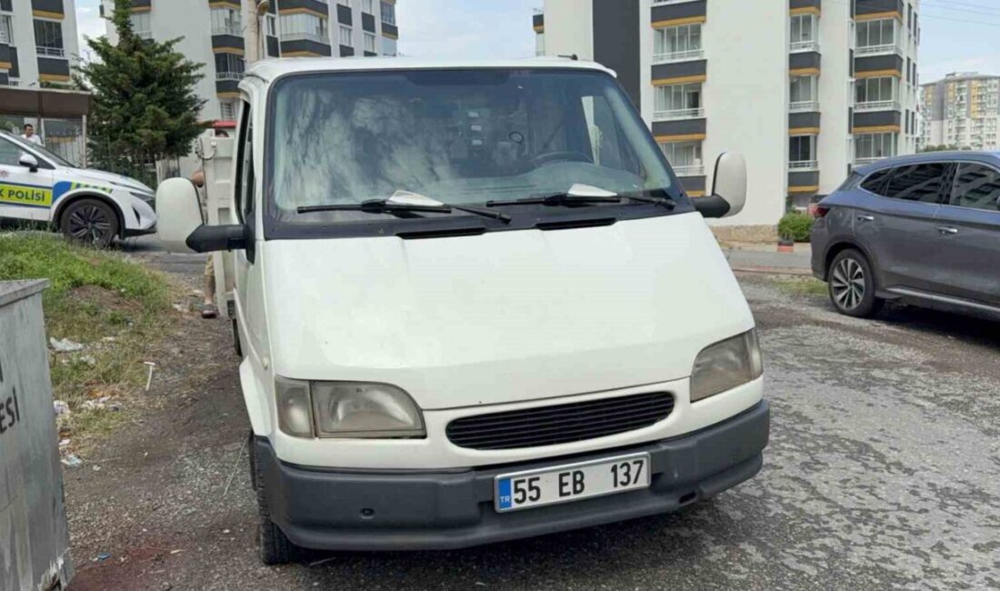 Samsun’un Atakum ilçesinde meydana gelen trafik kazasında kamyonet ile ticari