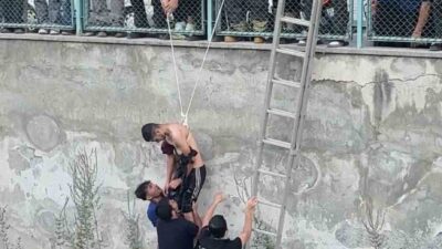 Mersin’in Tarsus ilçesinde bir genç, DSİ kanalına düştü. Şans eseri
